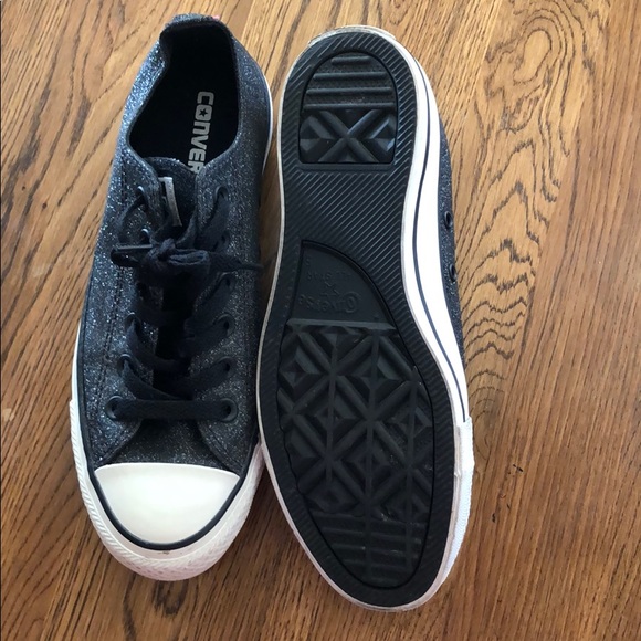 Women’s converse shiny size 7 - Picture 6 of 6